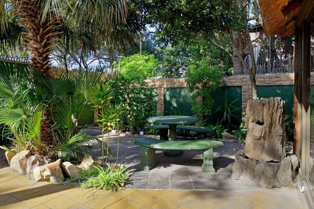 Mawethu Peaceful Garden With Covered Pool And Braai Area Ciudad del Cabo Exterior foto